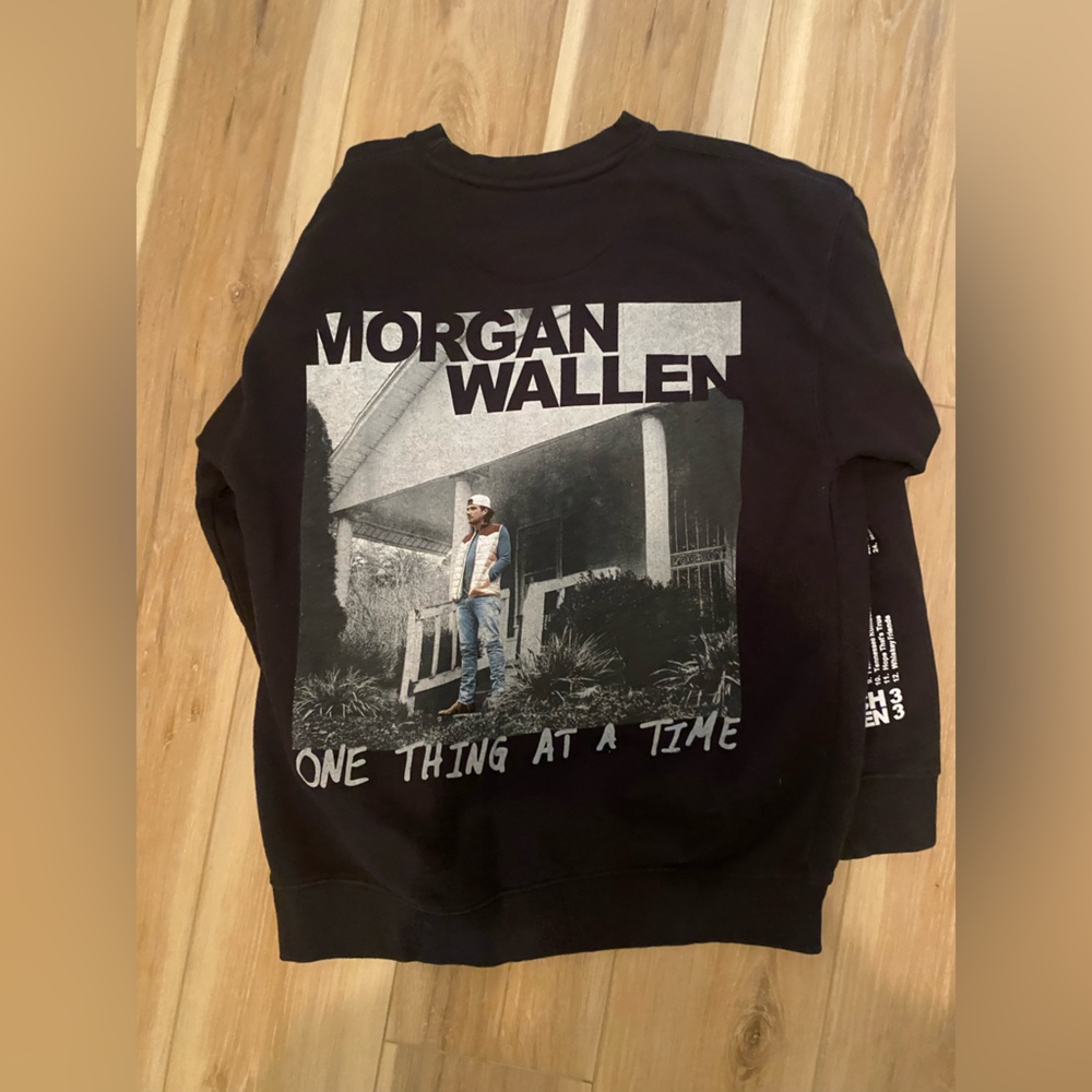 Morgan Wallen One Thing at a Time tour sweatshirt